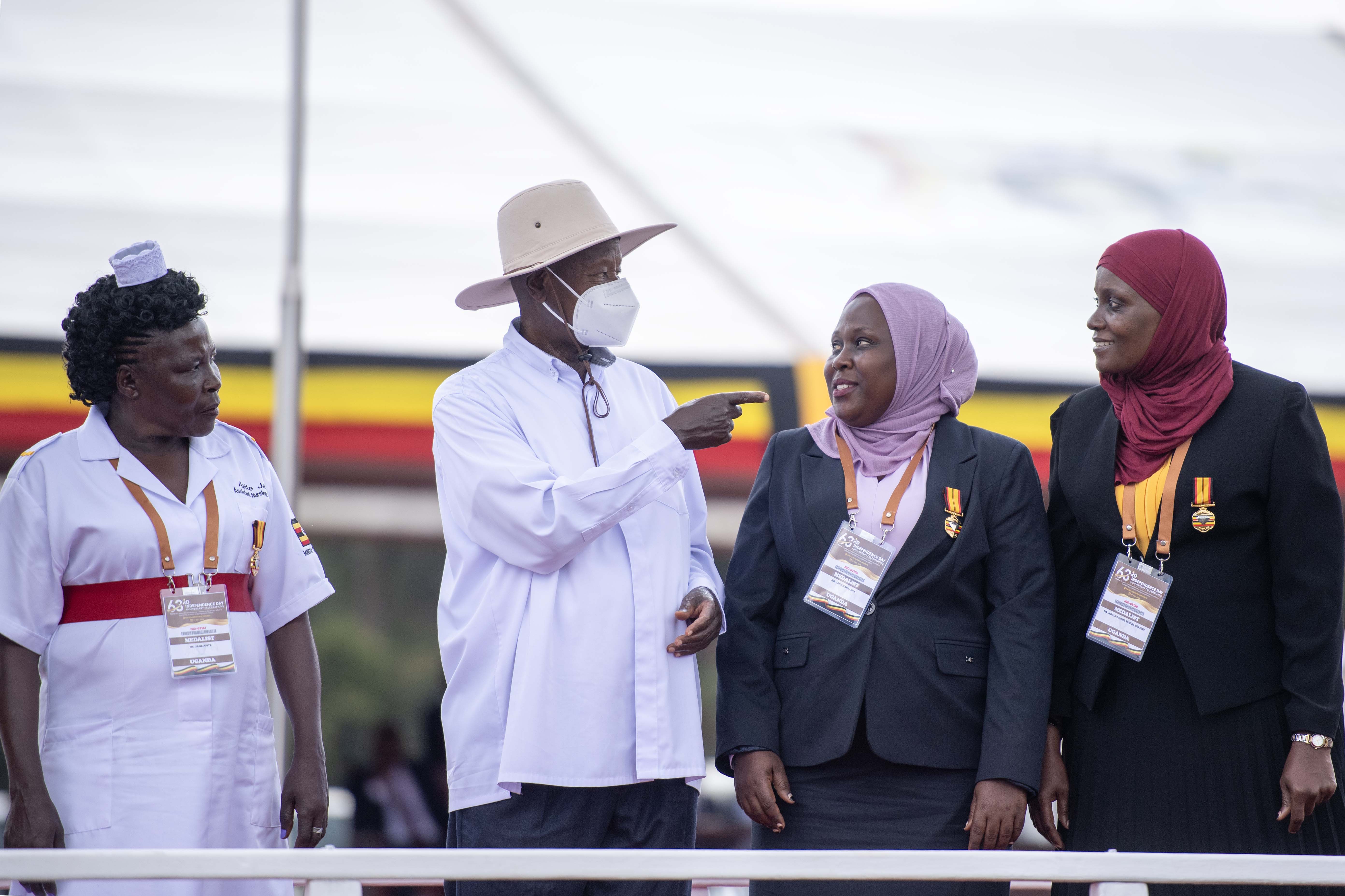 President Museveni talking to some of the people who attended the 63rd Independence day celebrations at Kololo. 09.10.2025