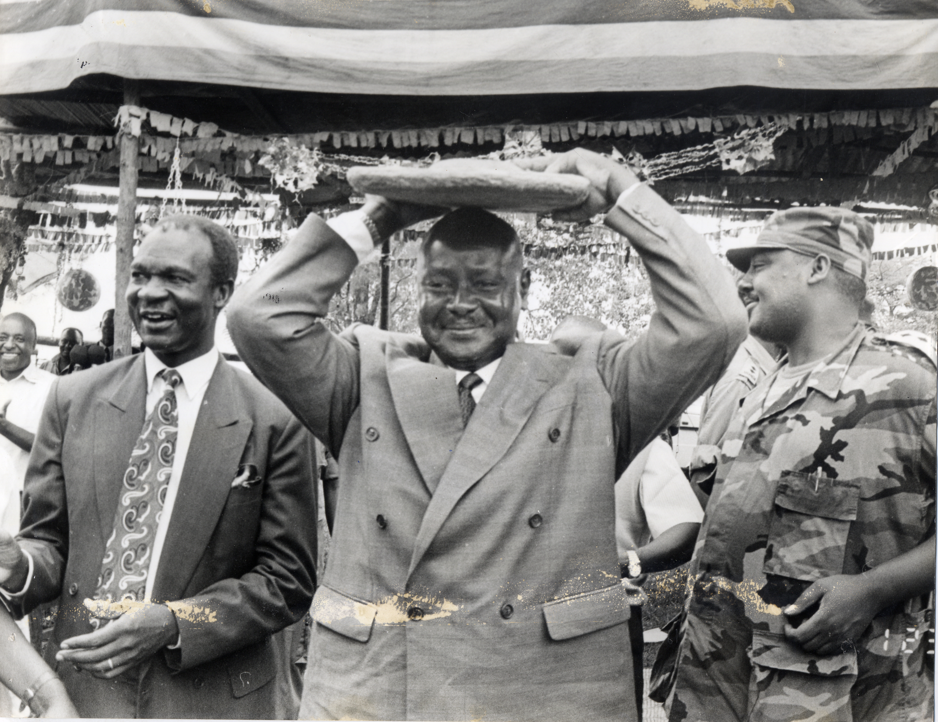 Museveni carries a grinding stone (Olubengo)