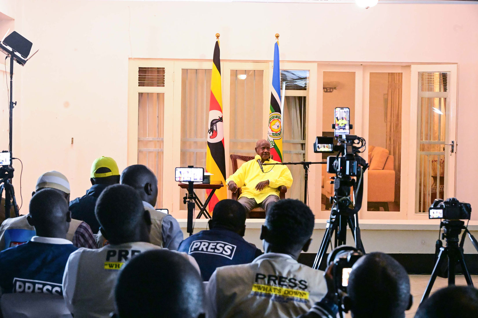 President-Museveni-addressing-a-radio-talk-show-in-Mbale-City-on-on-Saturday-Nov-8.-PPU