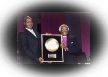 Museveni - A golden plate award to president Yoweri Museveni by retired Bishop D Tutu of South Africa 12.06.2004 2.jpg