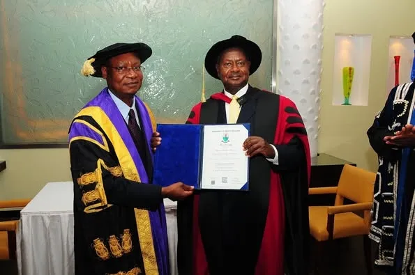 Prof. Rwekaza presents the certificate to Museveni 