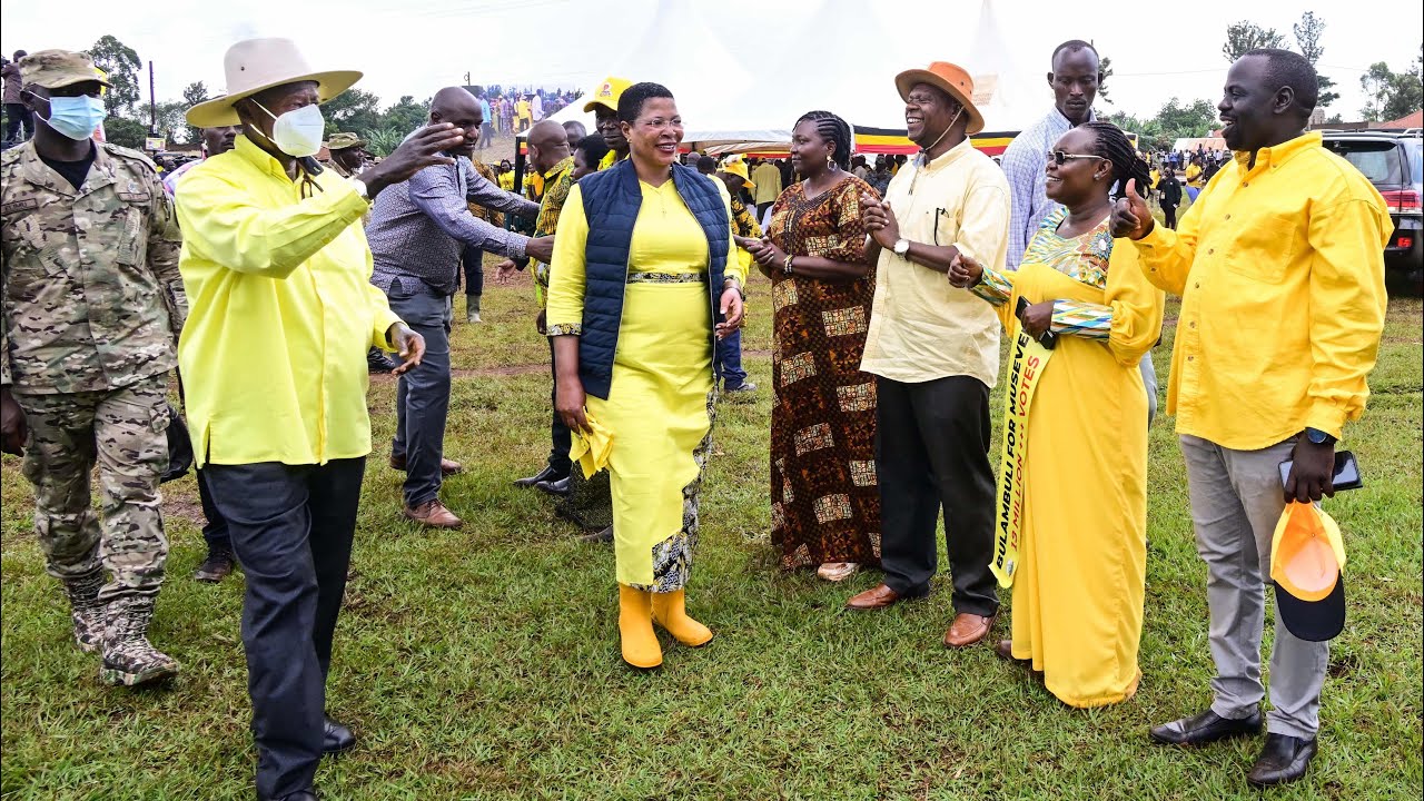 Embedded thumbnail for Bulambuli: President Museveni assures landslide victims of dignified resettlement