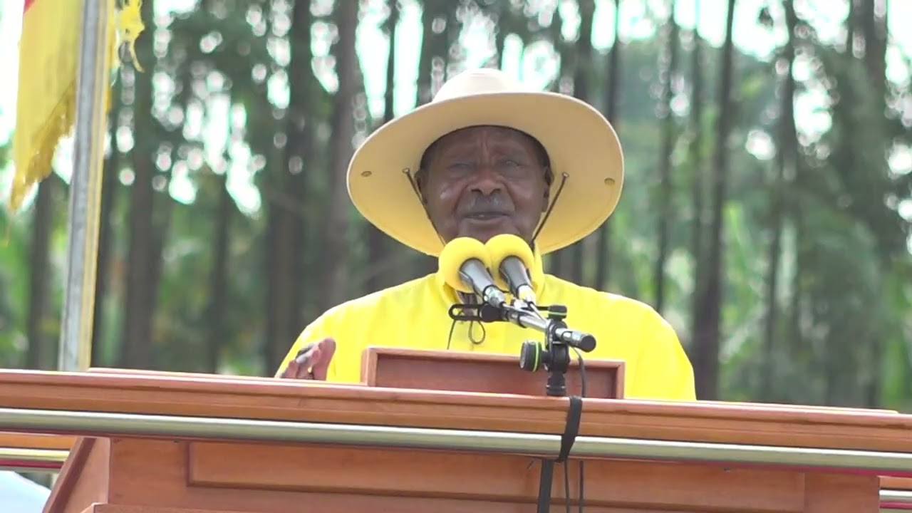 Embedded thumbnail for President Museveni campaigns in Bushenyi